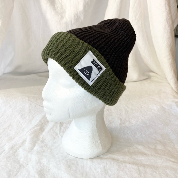 Polar Cuffed Beanie Toque - Picture 6 of 14